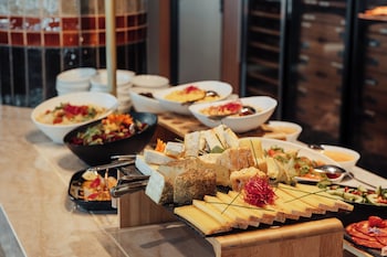 voco paris porte de clichy by ihg