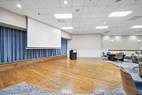 hilton college station and conference center