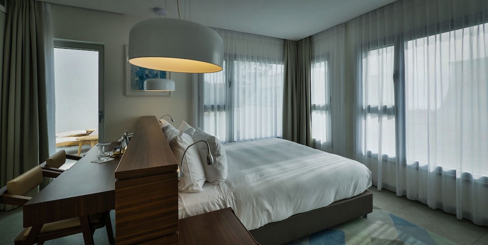 elma hotel and art complex