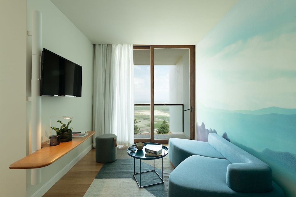 elma hotel and art complex