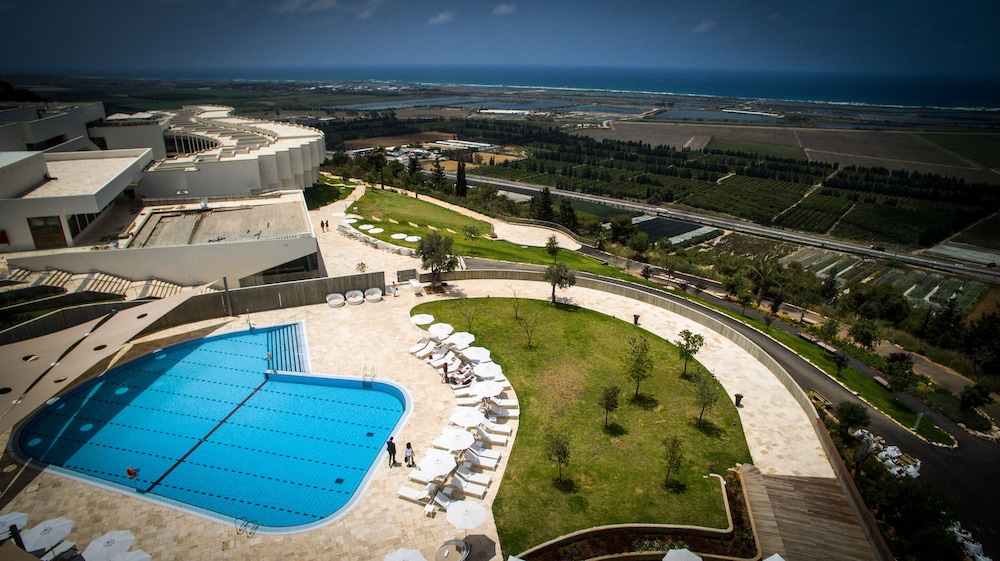 elma hotel and art complex