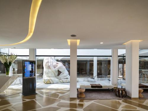 elma hotel and art complex