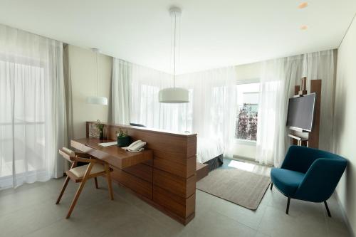 elma hotel and art complex