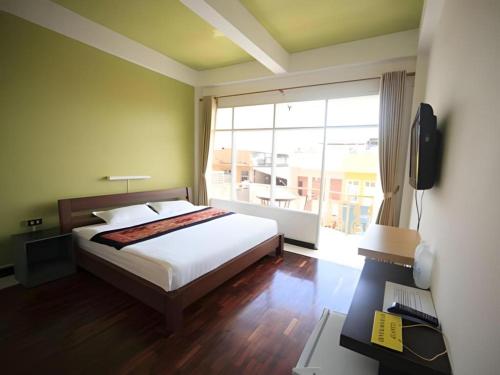 new ihouse hotel hostel