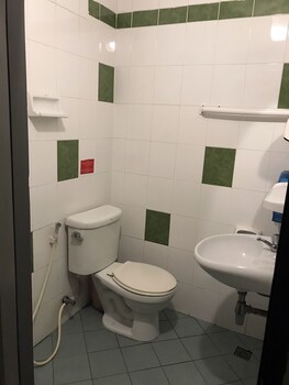 new ihouse hotel hostel