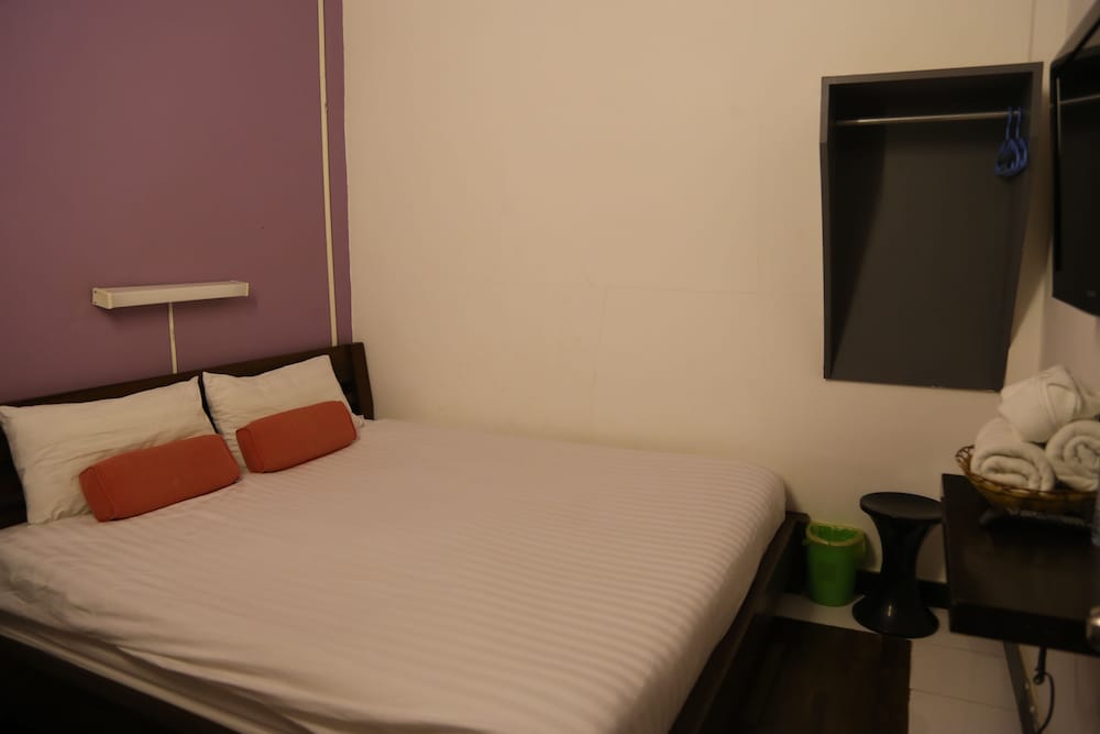new ihouse hotel hostel