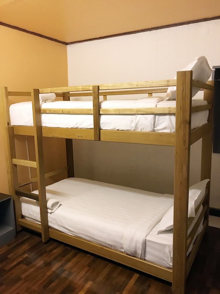 new ihouse hotel hostel