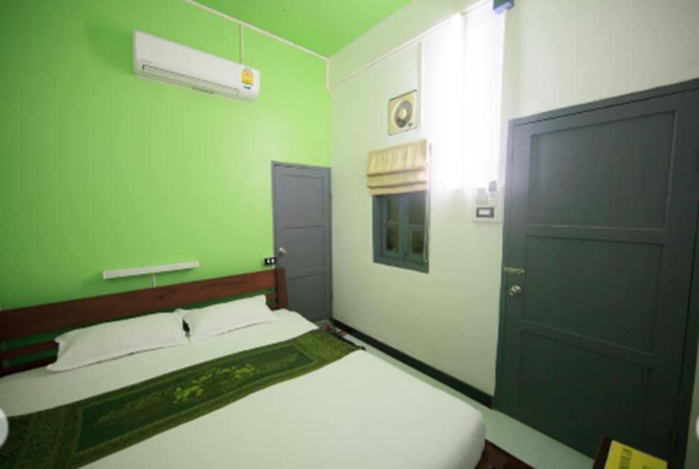 new ihouse hotel hostel