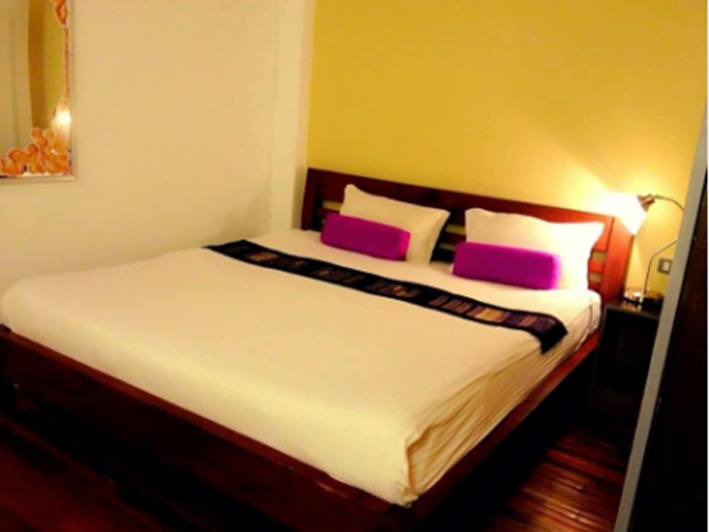 new ihouse hotel hostel