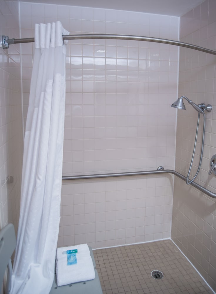 holiday inn express hotel and suites conover hickor