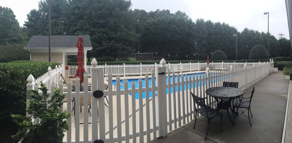 holiday inn express hotel and suites conover hickor