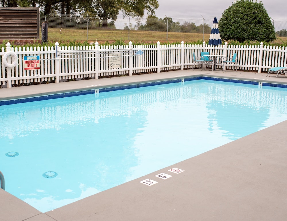 holiday inn express hotel and suites conover hickor