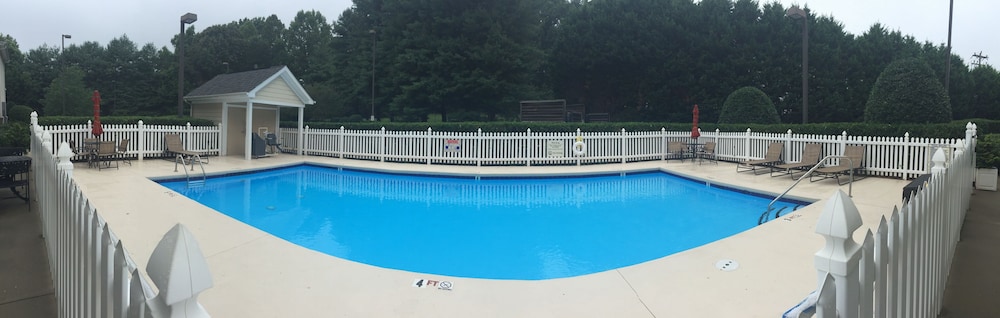 holiday inn express hotel and suites conover hickor
