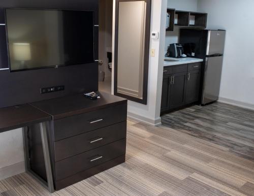 holiday inn express hotel and suites conover hickor