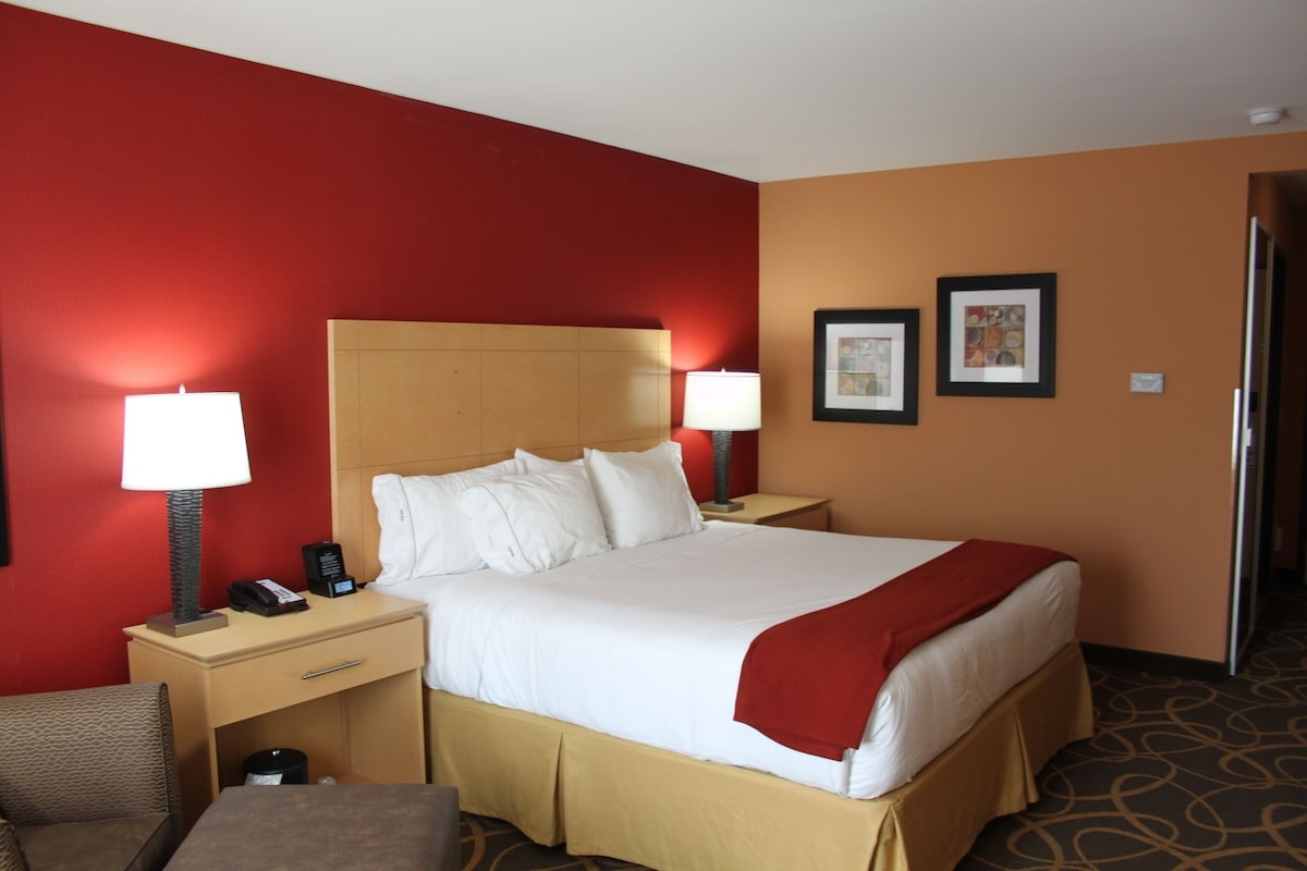 holiday inn express cortland by ihg