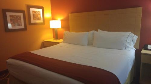 holiday inn express cortland by ihg