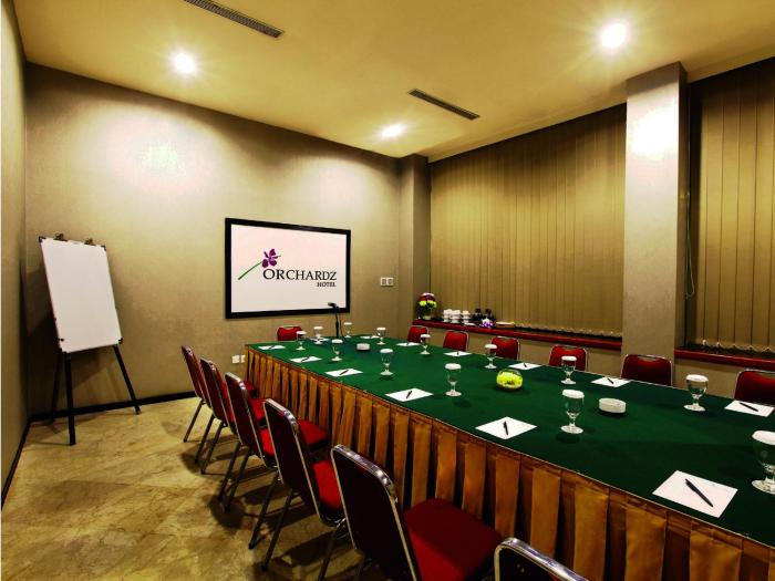 hotel orchardz jayakarta