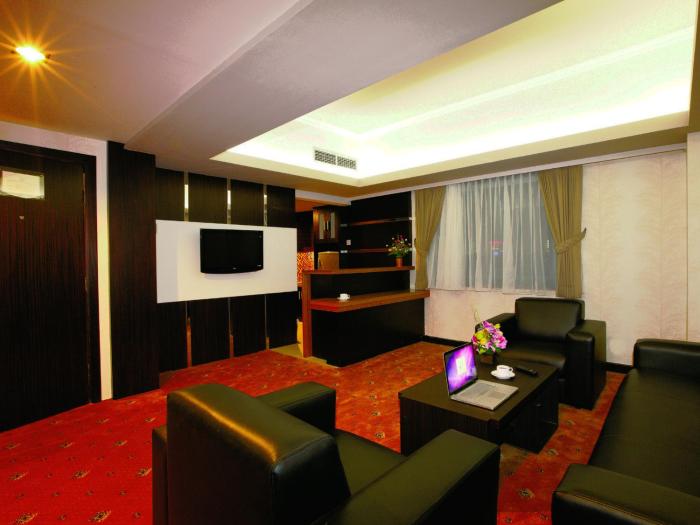 hotel orchardz jayakarta