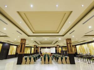 hotel orchardz jayakarta