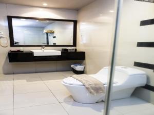 hotel orchardz jayakarta