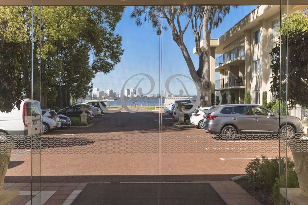 The Peninsula Riverside Serviced Apartments,Fremantle>>Burswood,4 star