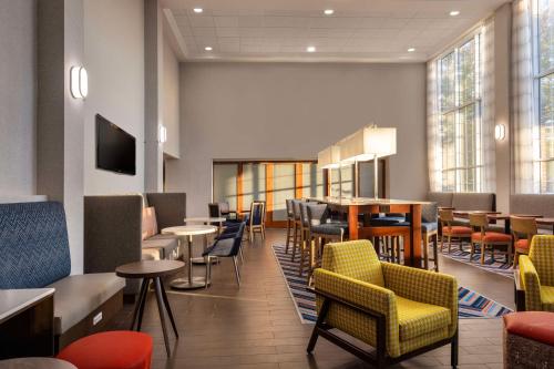 Hampton Inn & Suites State College At Williamsburg Square,Patton Township>>Centre County,3 star