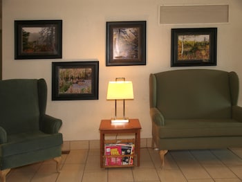 super 8 by wyndham dauphin