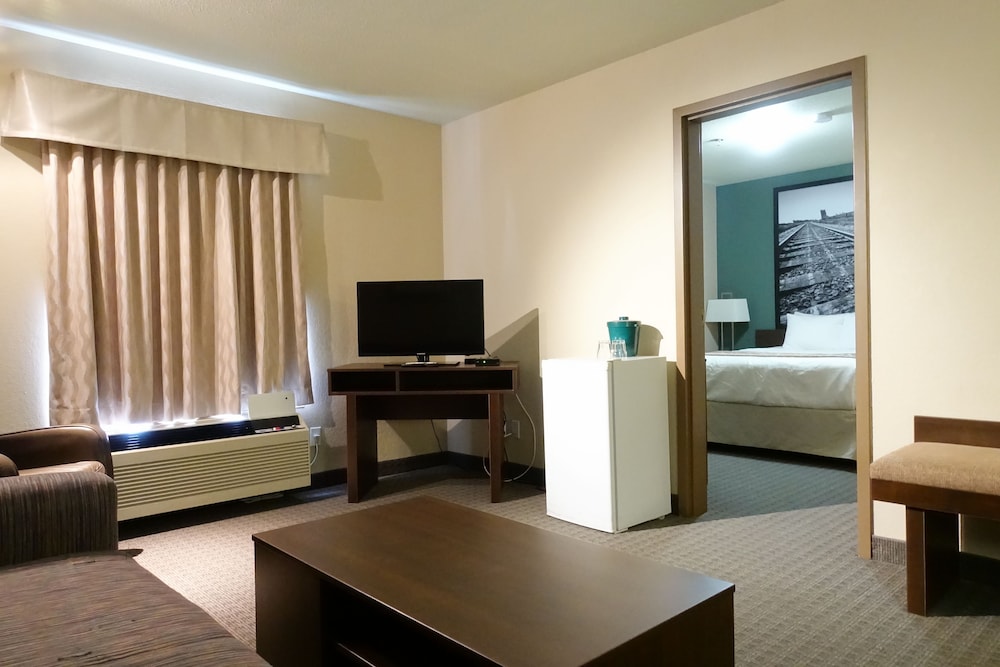 super 8 by wyndham dauphin