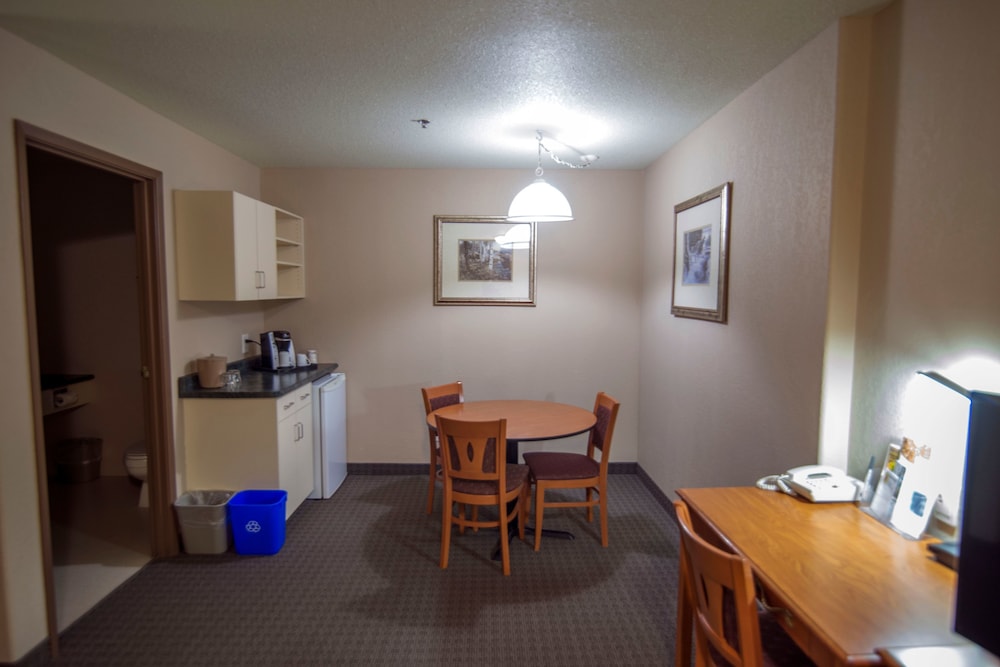 super 8 by wyndham dauphin