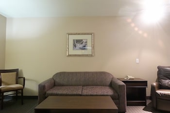 super 8 by wyndham dauphin