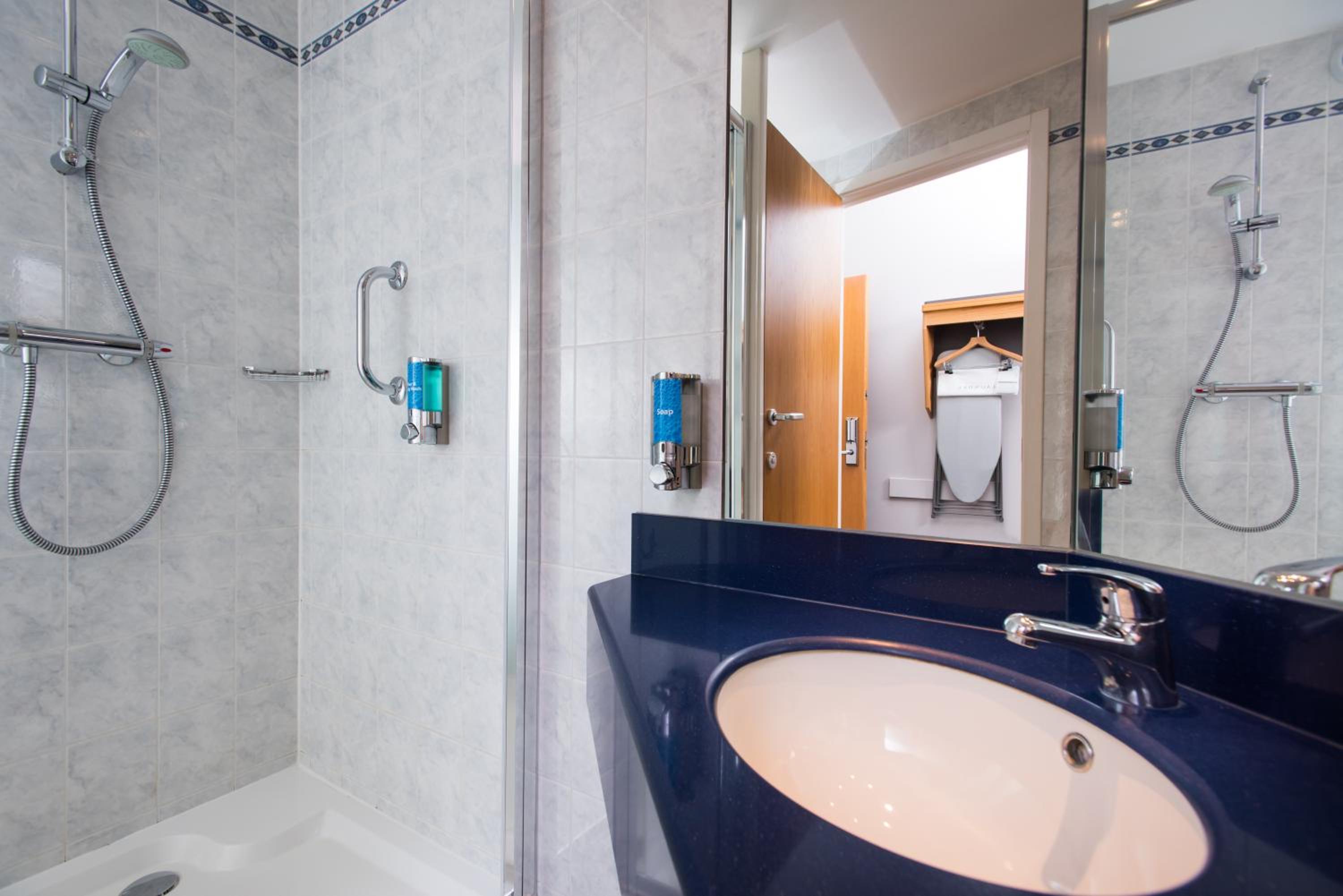 holiday inn express stirling by ihg
