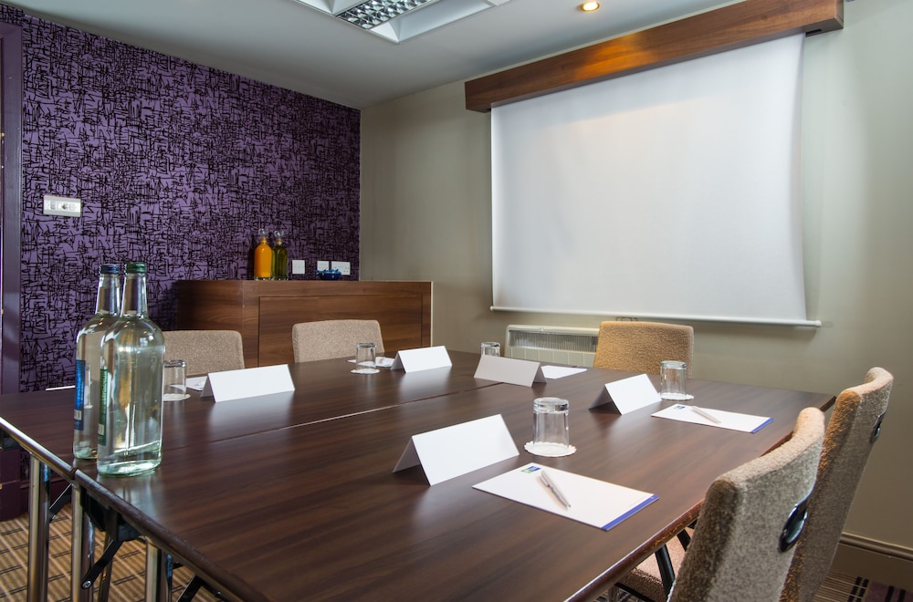 holiday inn express stirling by ihg