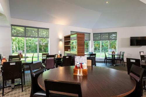 holiday inn express stirling by ihg