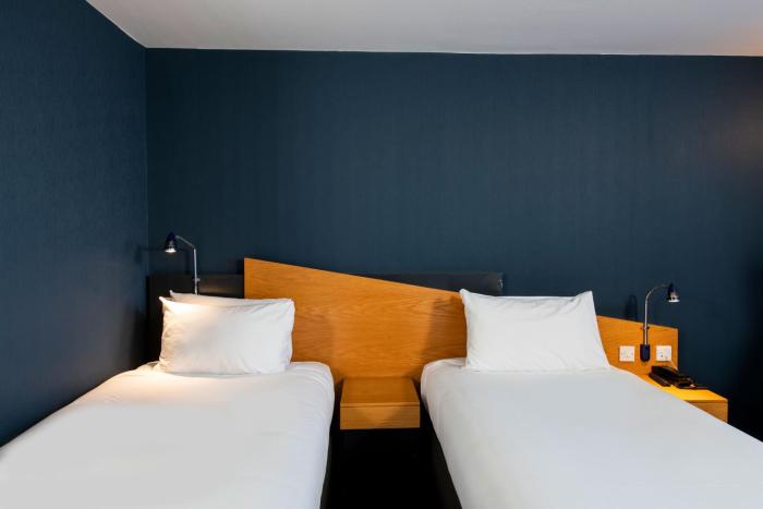 holiday inn express stirling by ihg