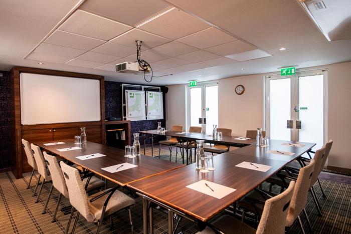 holiday inn express stirling by ihg