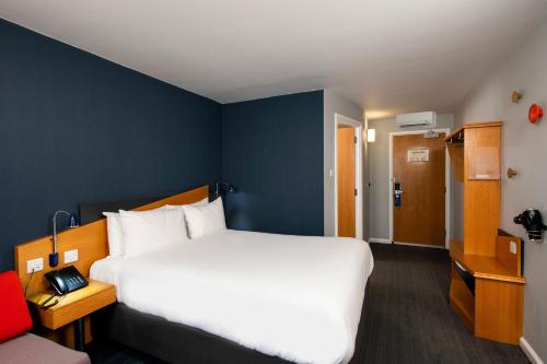 holiday inn express stirling by ihg