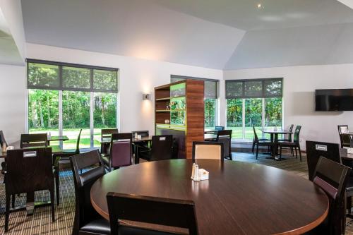 holiday inn express stirling by ihg