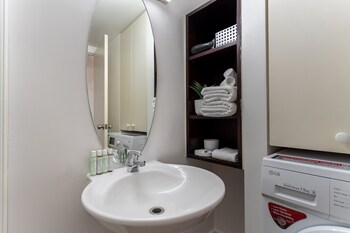 lovely urban studio plus loft off queen street