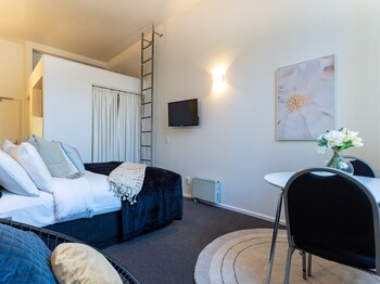 lovely urban studio plus loft off queen street