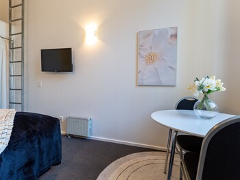 lovely urban studio plus loft off queen street