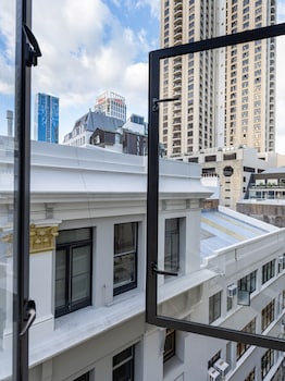lovely urban studio plus loft off queen street