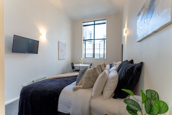 lovely urban studio plus loft off queen street