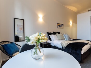 lovely urban studio plus loft off queen street