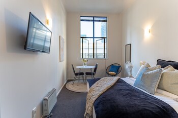 lovely urban studio plus loft off queen street