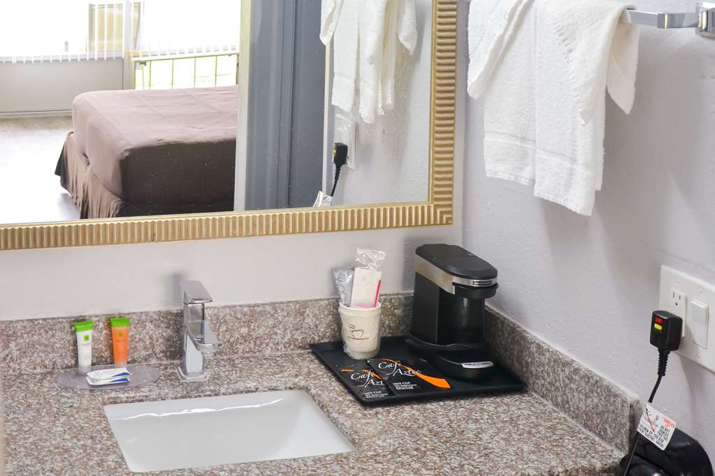 rodeway inn sun city center