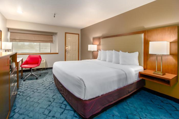 red lion hotel templins on the river