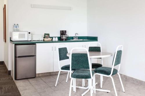 super 8 by wyndham morden