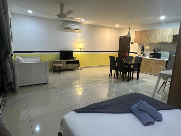 jb city desplanade shopping mall apartment