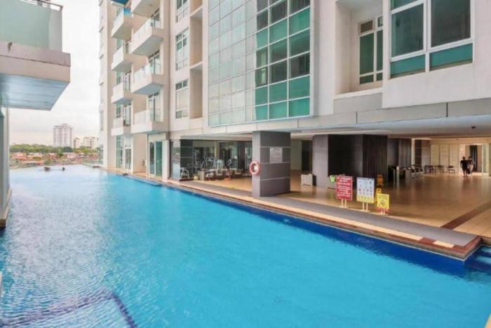 jb city desplanade shopping mall apartment