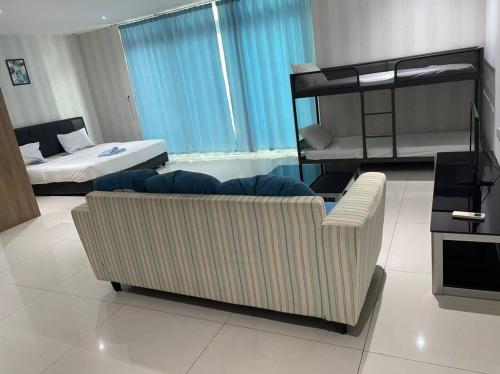 jb city desplanade shopping mall apartment